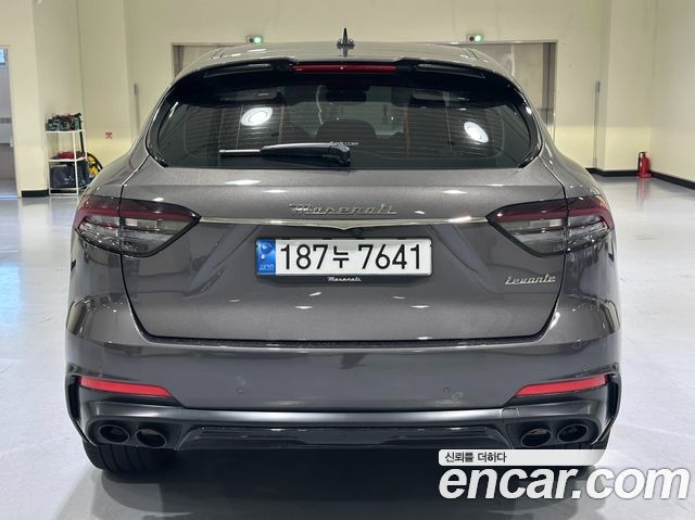 Maserati Levante из Кореи Encar