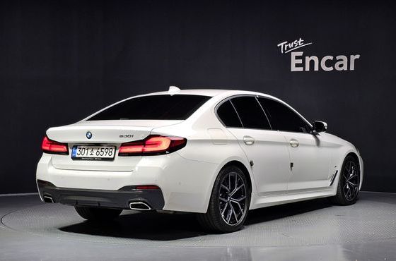 BMW 5-Series 530i M Sport Package — пробег 80 159 км — фото 2 из 5