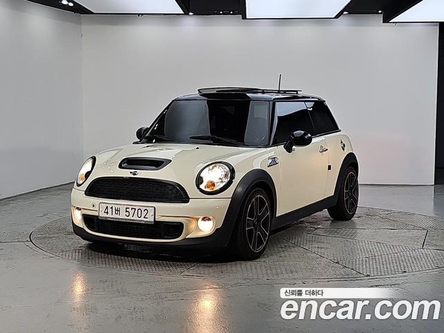 Mini Cooper Standard Second Generation — пробег 202 350 км — фото 1 из 5