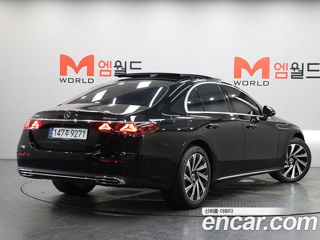 Mercedes-Benz E-Class E300 4MATIC Exclusive — пробег 19 км — фото 4 из 5