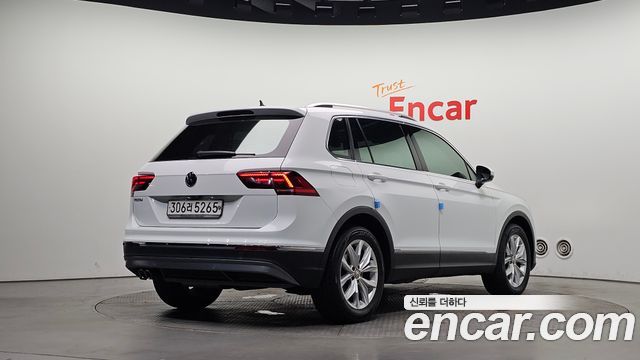 Volkswagen Tiguan 2.0 TDI Premium — пробег 117 862 км — фото 2 из 5