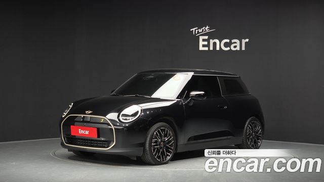Mini Cooper SE Favoured — пробег 38 097 км — фото 1 из 5