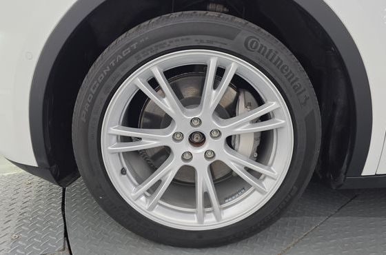 Tesla Model Y Long Range AWD — пробег 70 550 км — фото 5 из 5