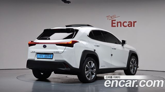 Lexus UX 2WD — пробег 33 310 км — фото 2 из 5