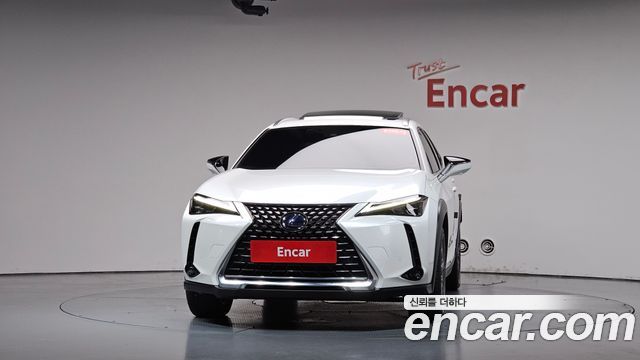 Lexus UX 2WD — пробег 33 310 км — фото 3 из 5
