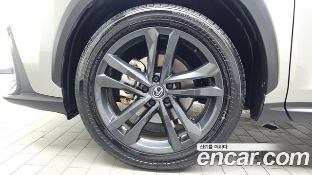 Lexus NX Premium — пробег 43 998 км — фото 5 из 5