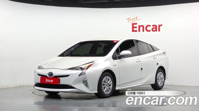 Toyota Prius 1.8 E — пробег 127 797 км — фото 1 из 5