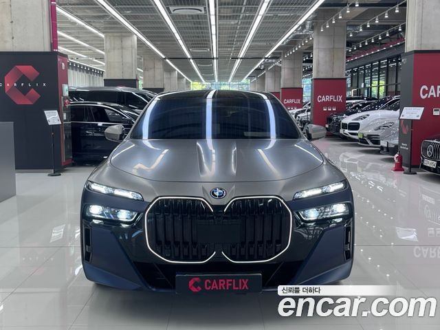 BMW 7-Series 750e xDrive M Sport — пробег 26 300 км — фото 1 из 5