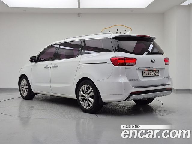 Kia Carnival 7-seater Limousine VIP — пробег 142 391 км — фото 3 из 5