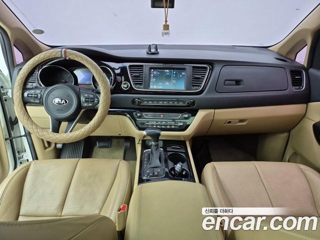 Kia Carnival 7-seater Limousine VIP — пробег 142 391 км — фото 5 из 5