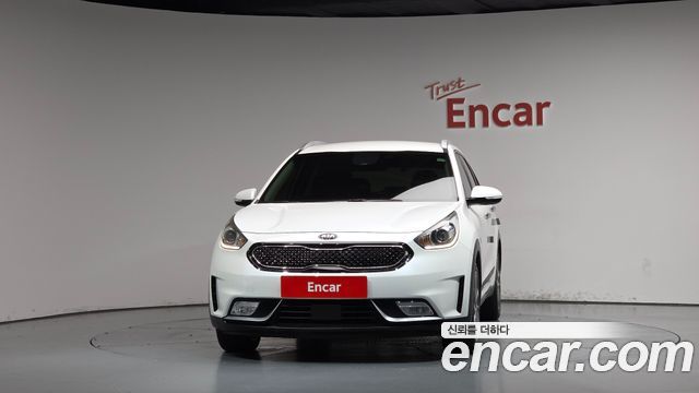 Kia Niro Prestige — пробег 77 812 км — фото 3 из 5
