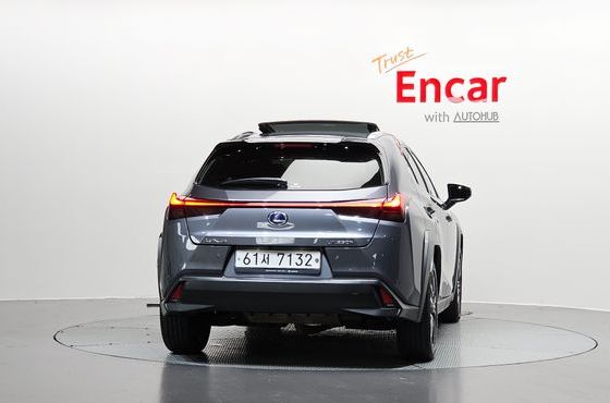 Lexus UX 2.0 AWD — пробег 55 611 км — фото 4 из 5