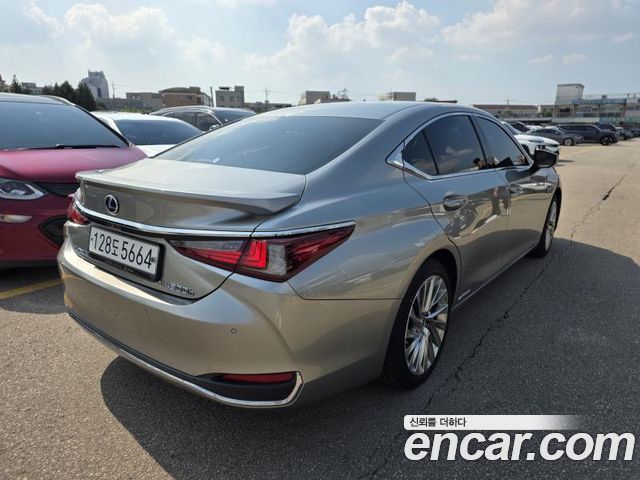 Lexus ES Executive — пробег 67 492 км — фото 2 из 5