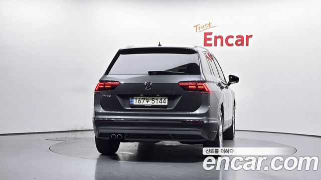 Volkswagen Tiguan 2.0 TDI Premium — пробег 111 776 км — фото 4 из 5