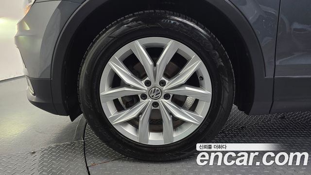 Volkswagen Tiguan 2.0 TDI Premium — пробег 111 776 км — фото 5 из 5