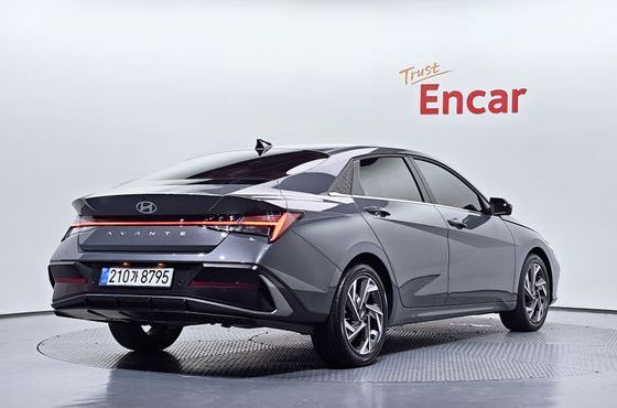 Hyundai AVANTE 1.6 Inspiration — пробег 7 939 км — фото 2 из 5
