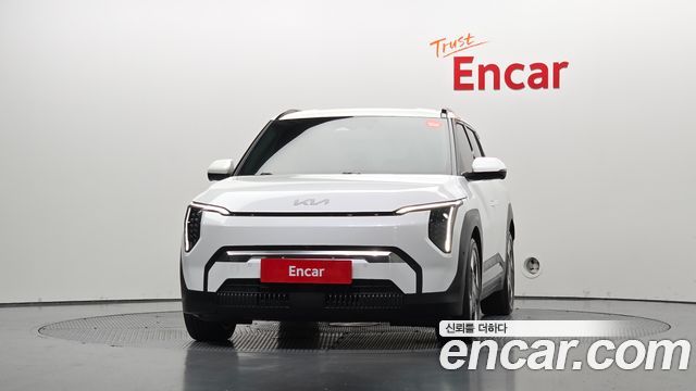 Kia EV3 Standard 2WD Earth — пробег 18 621 км — фото 3 из 5
