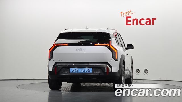 Kia EV3 Standard 2WD Earth — пробег 18 621 км — фото 4 из 5