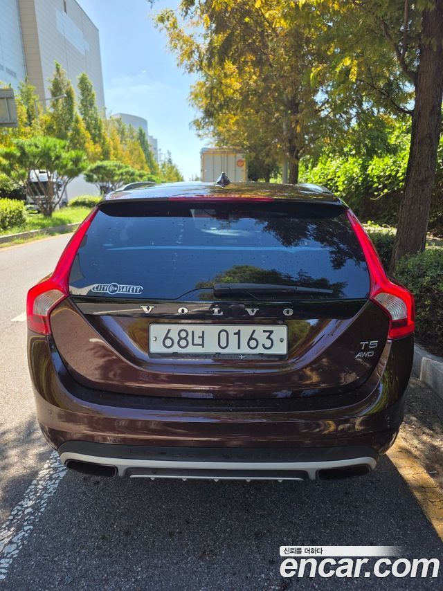 Volvo V60 T5 AWD — пробег 149 090 км — фото 4 из 5