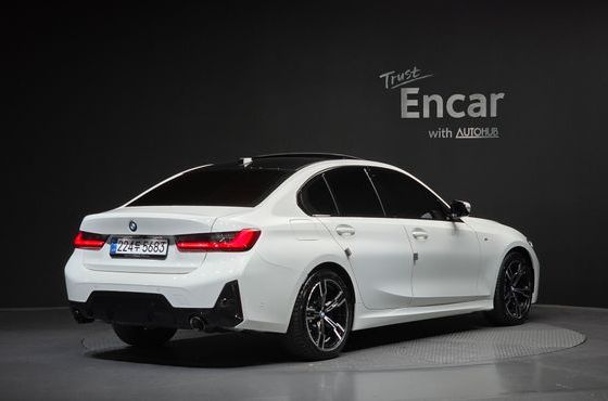 BMW 3-Series 320i M Sport — пробег 2 668 км — фото 2 из 5