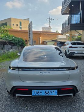 Porsche Taycan 4S — пробег 4 700 км — фото 4 из 5