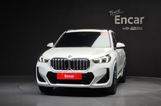 BMW iX1 xDrive 30 M Sport — пробег 24 942 км — фото 3 из 5