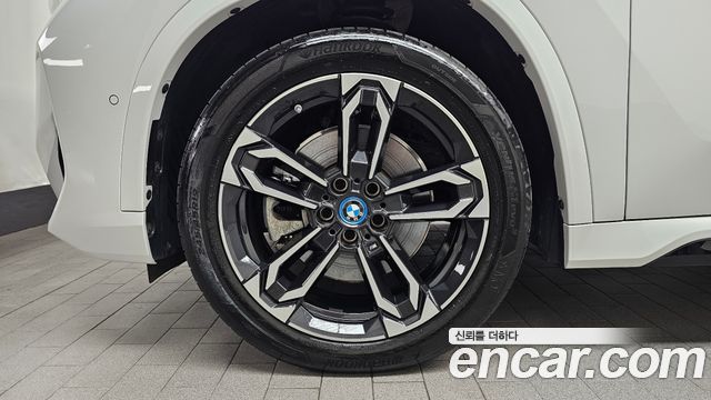BMW iX1 xDrive 30 M Sport — пробег 24 942 км — фото 5 из 5