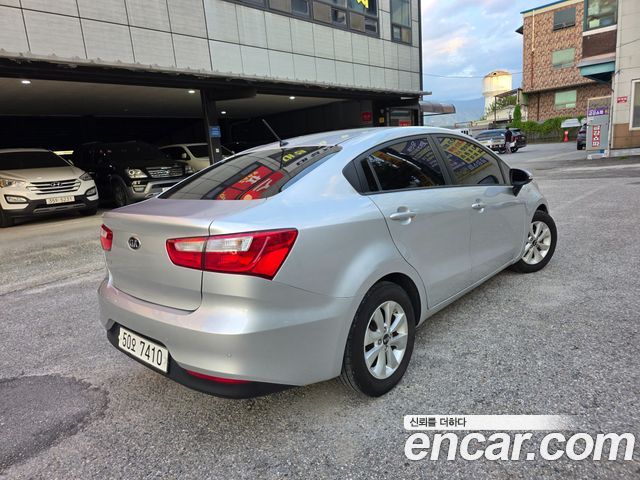 Kia pride 4DR 1.6 GDI Luxury — пробег 80 570 км — фото 3 из 5
