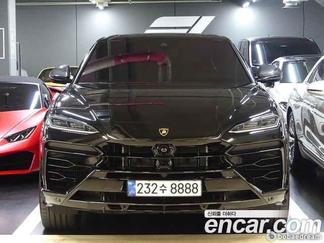 Lamborghini Urus 4.0 V8 SE — пробег 5 200 км — фото 1 из 5