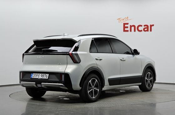 Kia Niro SIgnature — пробег 4 040 км — фото 2 из 5