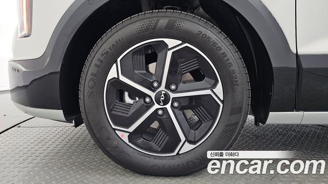 Kia Niro SIgnature — пробег 4 040 км — фото 5 из 5
