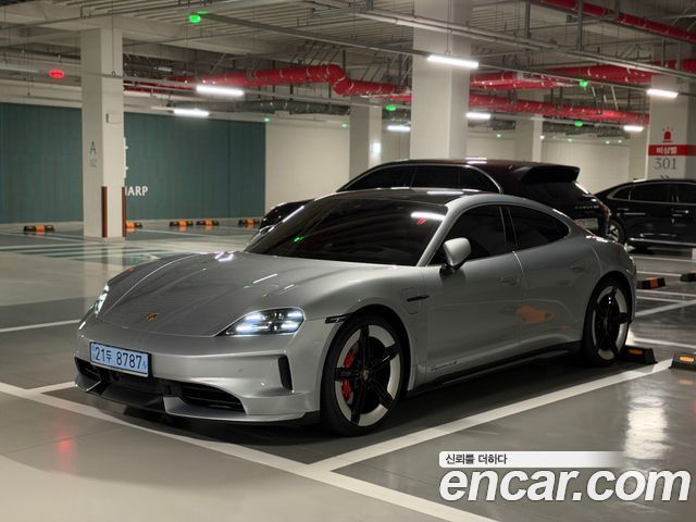 Porsche Taycan 4S — пробег 7 900 км — фото 1 из 5