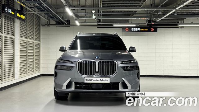 BMW X7 xDrive 40i Design Pure Excellence 7-Seater — пробег 4 072 км — фото 2 из 5