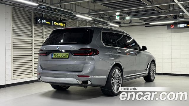 BMW X7 xDrive 40i Design Pure Excellence 7-Seater — пробег 4 072 км — фото 4 из 5