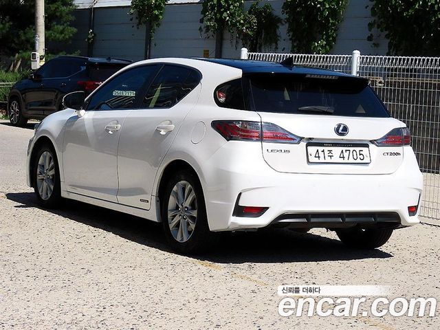 Lexus CT200h 1.8 Supreme ZWA10 — пробег 127 584 км — фото 3 из 5
