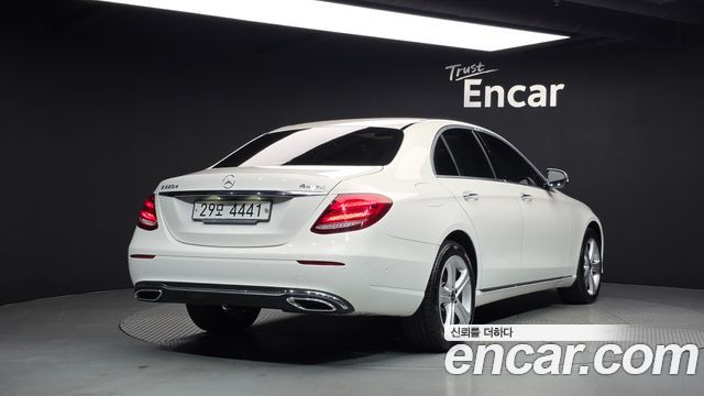 Mercedes-Benz E-Class E220d 4MATIC Avantgarde — пробег 64 536 км — фото 2 из 5