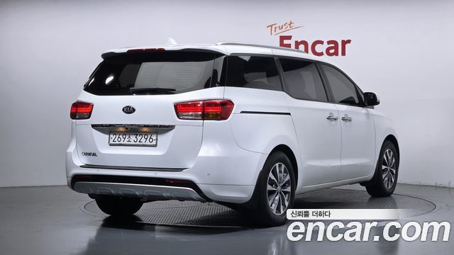 Kia Carnival 9-seater Luxury — пробег 159 414 км — фото 2 из 5