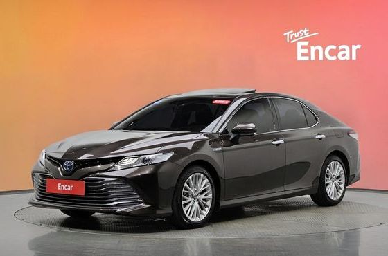 Toyota Camry 2.5 XLE Hybrid — пробег 74 340 км — фото 1 из 5