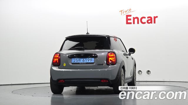 Mini Cooper SE Electric 3rd — пробег 11 040 км — фото 4 из 5
