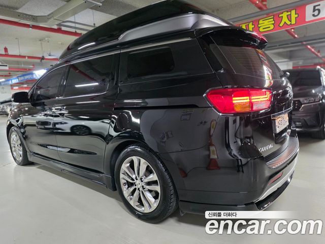 Kia Carnival 9-seater Hi-Limousine Prestige — пробег 121 435 км — фото 2 из 5