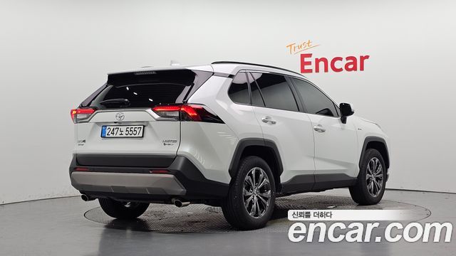 Toyota RAV4 2,5 4WD Hybrid LTD — пробег 33 254 км — фото 2 из 5