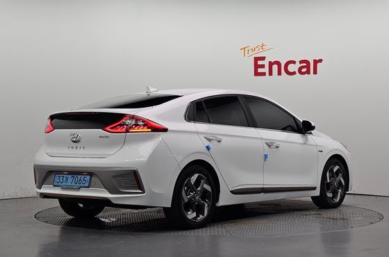 Hyundai Ioniq Q — пробег 100 834 км — фото 2 из 5
