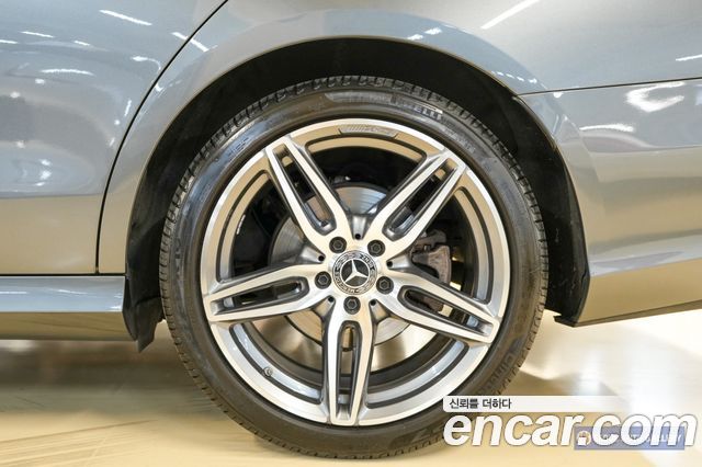 Mercedes-Benz E-Class E300 4MATIC AMG Line — пробег 43 904 км — фото 5 из 5