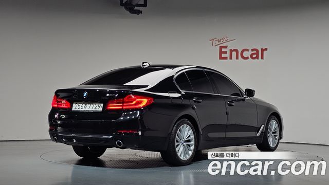 BMW 5-Series 520d Luxury Plus — пробег 79 687 км — фото 2 из 5