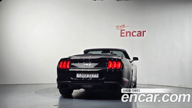 Ford Mustang GT Convertible — пробег 28 185 км — фото 4 из 5