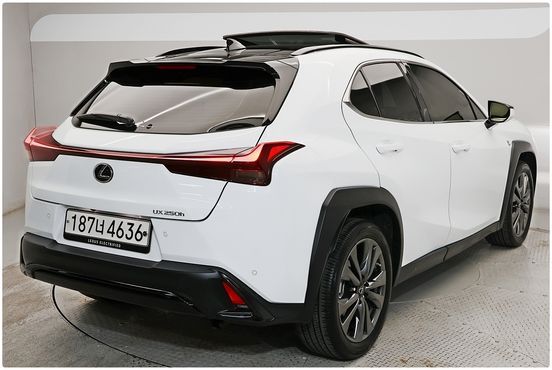 Lexus UX 2.0 F-Sport 2WD — пробег 55 719 км — фото 4 из 5
