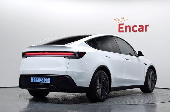 Tesla Model Y Premium RWD — пробег 1 983 км — фото 2 из 5