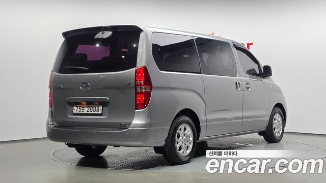 Hyundai Starex 11-Seater Wagon CVX Luxury — пробег 134 455 км — фото 2 из 5