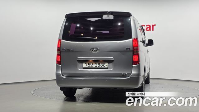 Hyundai Starex 11-Seater Wagon CVX Luxury — пробег 134 455 км — фото 4 из 5