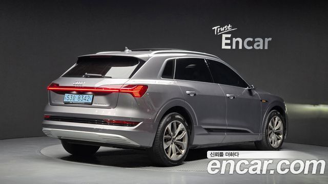 Audi e-tron 55 Quattro — пробег 98 413 км — фото 2 из 5